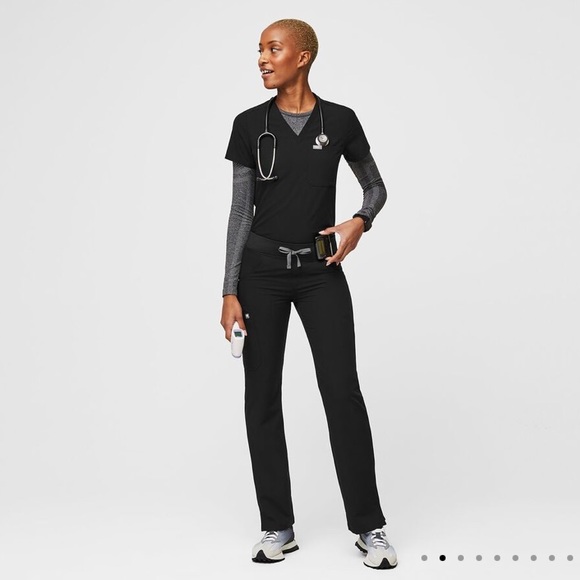 SOLD - FIGS Kade Cargo Scrub Pants - Picture 2 of 6